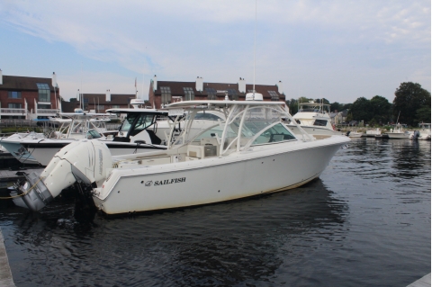 2016 Sailfish 325 DC