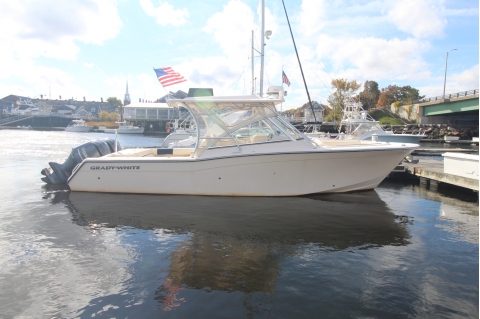 2011 Grady-White 307 Freedom